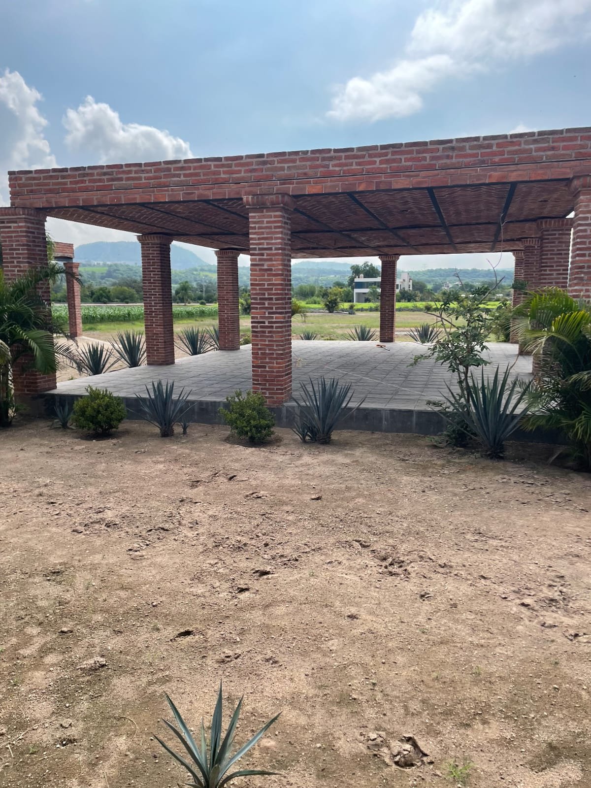 TERRENO EN VENTA CON EDIFICACIÒN ACATLÀN DE JUÀREZ,JAL.
